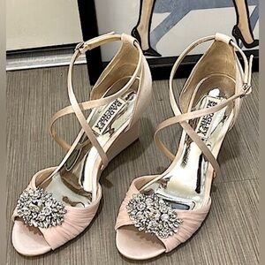 Badgley Mischka Tacey wedge heels Satin jeweled in blush pink color Size 6 NWT